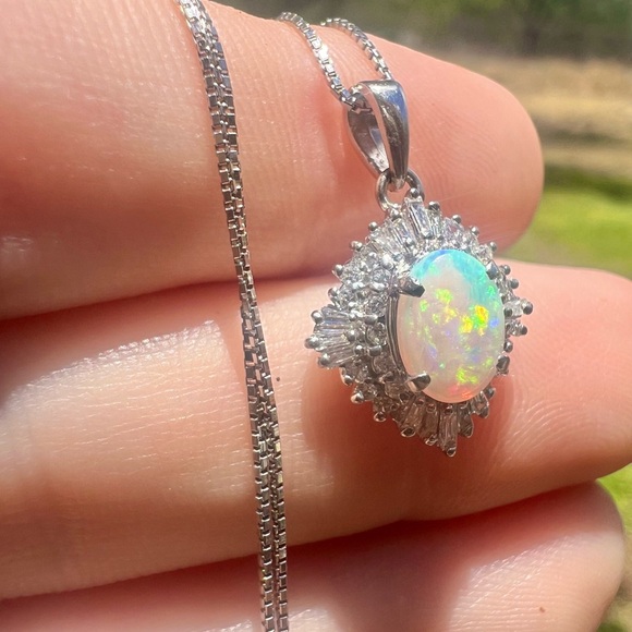 1.11ct solid platinum genuine opal/VS Diamond necklace - Picture 12 of 12